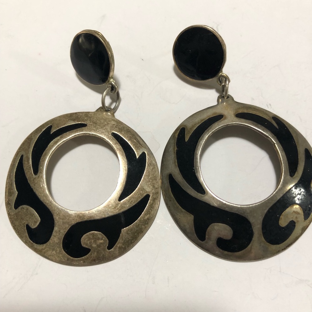 Alpaca silver hoop Onyx earrings
